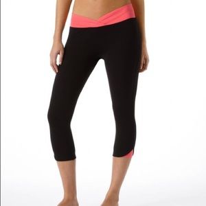 Aerie black slim gym crop